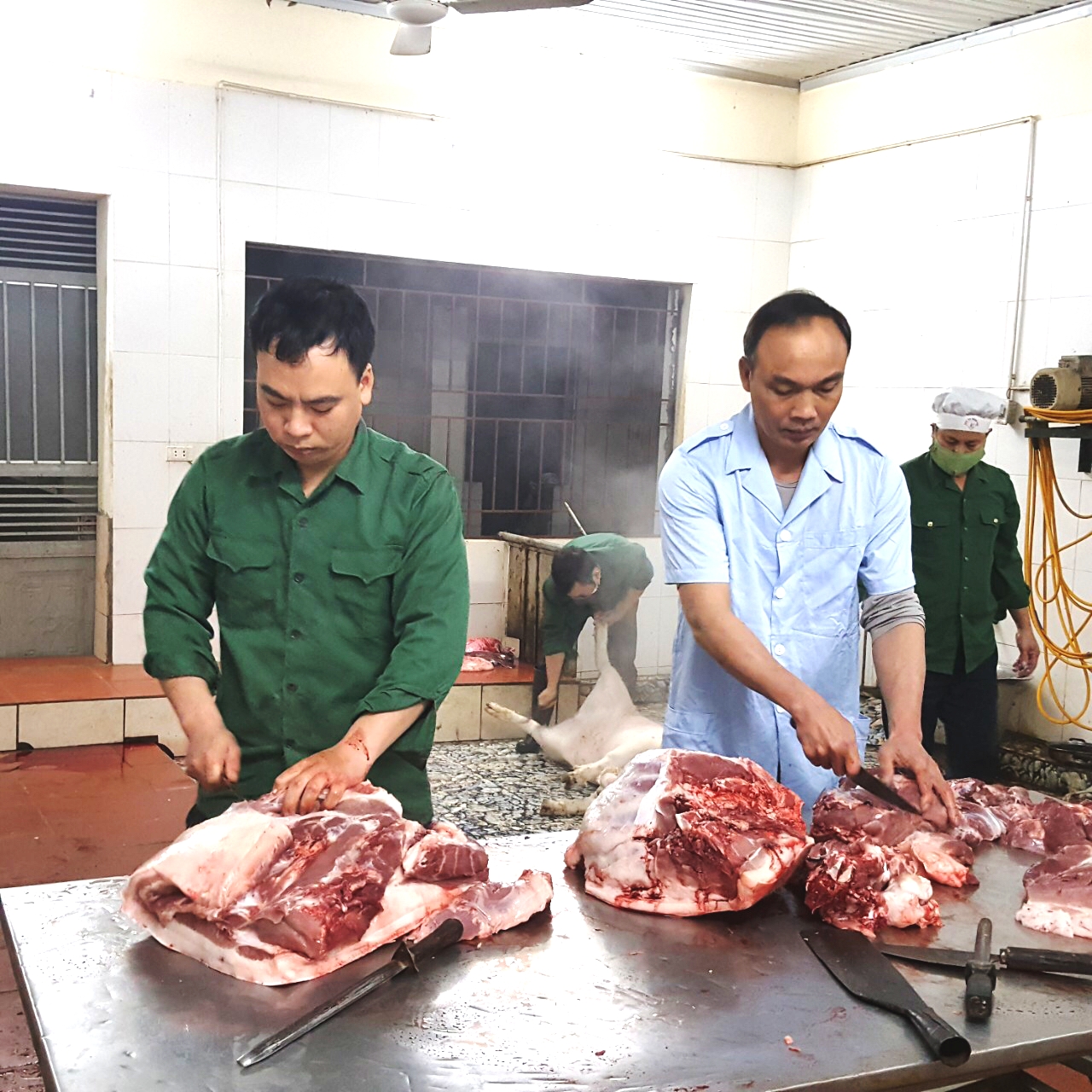 “Anh nuôi” hết lòng vì công việc

